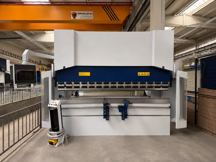 New | in-Stock 2026 MVD A135-3100 Press Brakes British Columbia CA | Lenmark #1424602