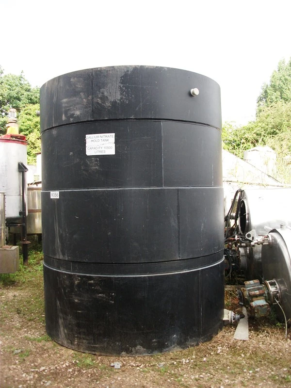10,000L Vertical Black Polypropylene Enclosed Tank
