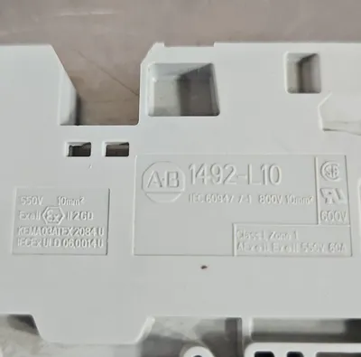 Allen Bradley 1492-L10 Terminal Block. Loc 3D-32