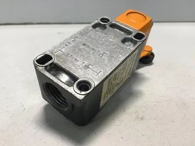 USED SIEMENS 3SE3170-1