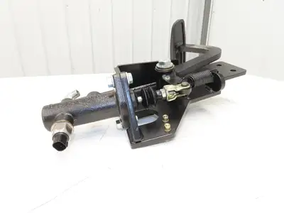 Hyster E80XN Forklift Brake Pedal & Master Cylinder & Bracket Assembly