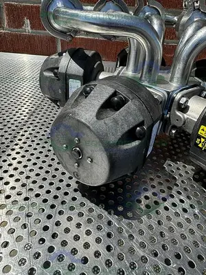 USED 5 ITT PURE FLO ADVANTAGE STAINLESS STEEL DIAPHRAGM VALVE W/ 1" SANITARY FITTINGS