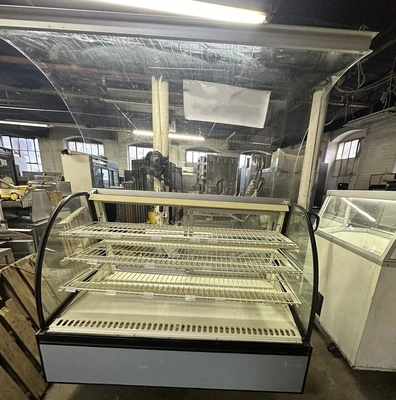 174-0187 Federal SN59 59" Remote Full Service Bakery Case Cooler