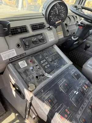 USED 2005 FREIGHTLINER FL70
