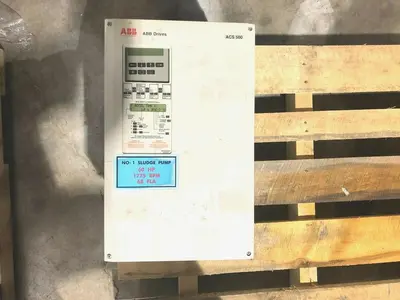 ABB ACS 500 ADJUSTABLE FREQUENCY DRIVE 60 HP ACS-501-060-4-00P2 STOCK SK-01