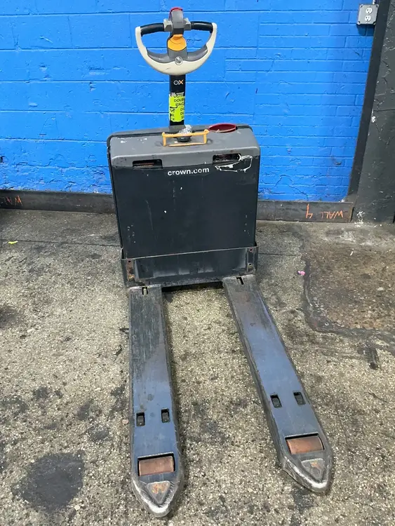 Used CROWN WP303545 Pallet Jacks Ohio US | HGR 24 #1285571