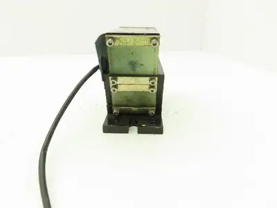 Osaka Seiko Small Parts Feeder Linear Conveyor Vibration Magnetic Motor 200V
