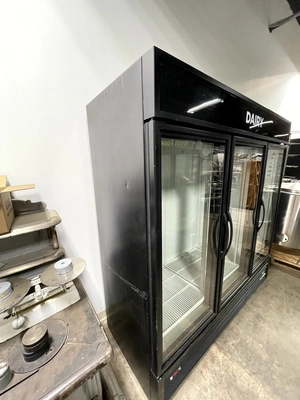 72-0432 True GDM-72-HC-TSL01 3-Door Self Contained Cooler