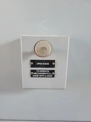 5kV Motor Control Center (MCC) Unit w/ (4) Breakers & (2) Load-Break Switches