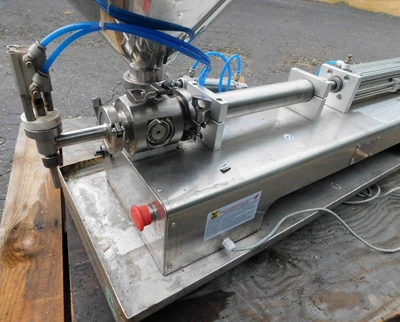USED QUANITATIVE SINGLE PISTON
