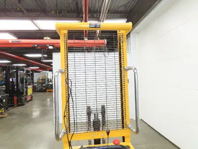 Used ULINE _UNKNOWN_ Pallet Lifters Indiana US | Arrow Industrial #1366960