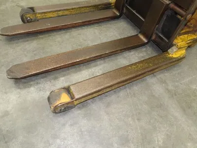 Used BIG JOE _UNKNOWN_ Pallet Lifters Indiana US | Arrow Industrial #617341