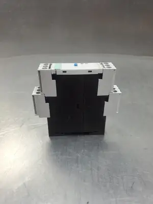 USED Siemens 3RN1013-1BW10 Sirius Motor Protection Time Relay