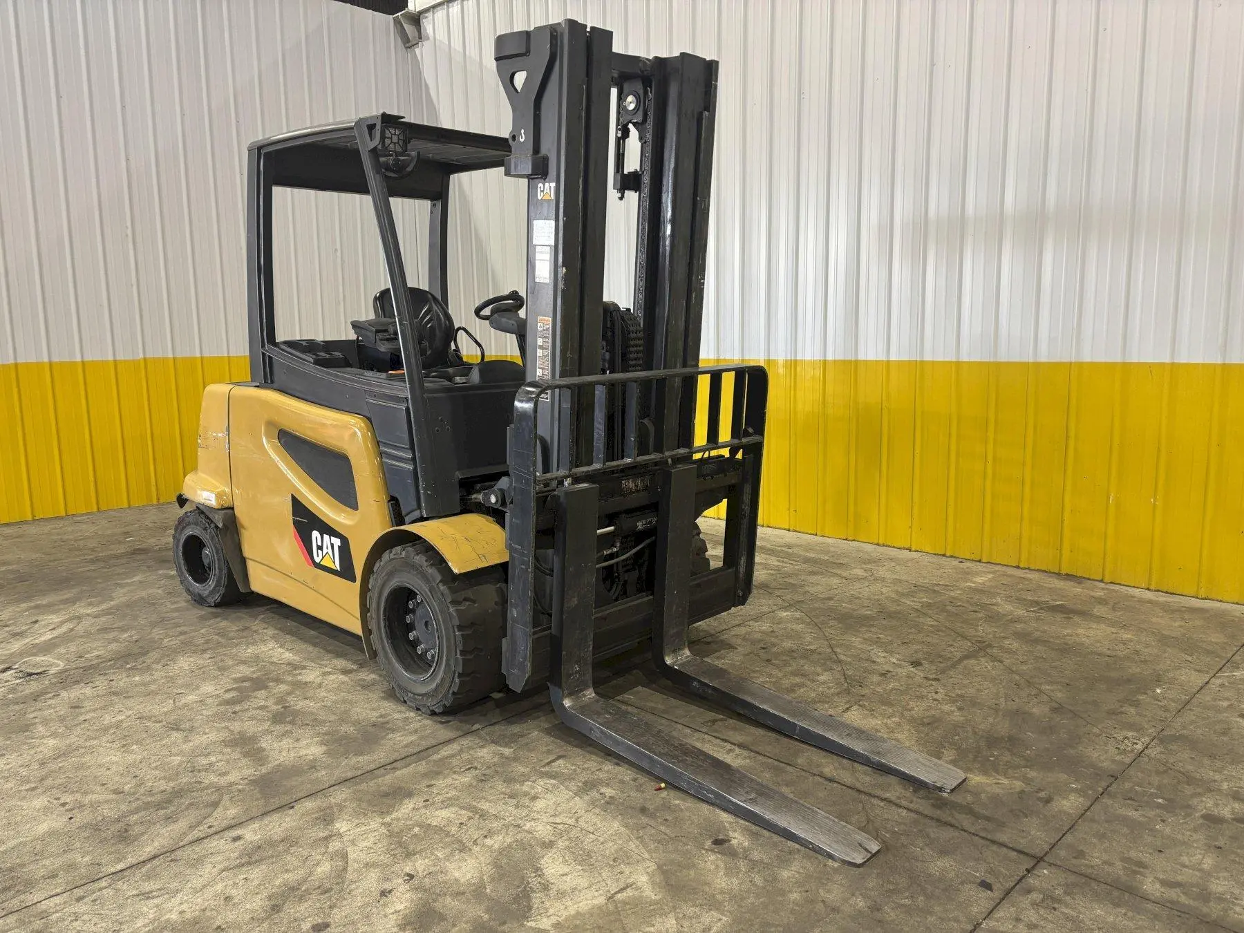 USED CAT 2EP11000