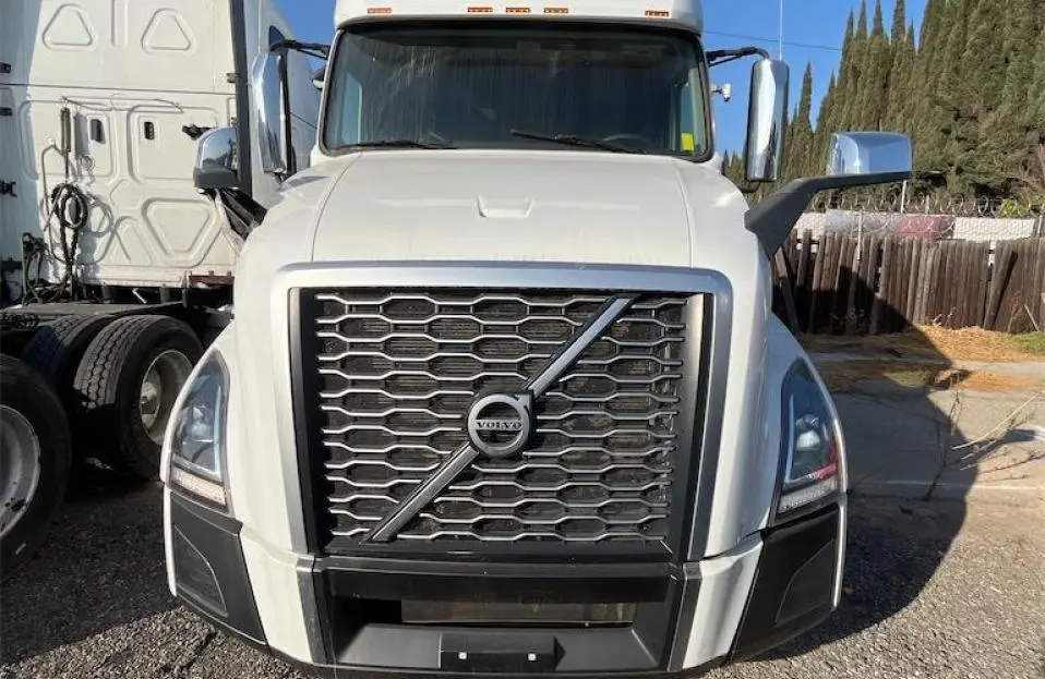 USED 2022 VOLVO VNL64T760