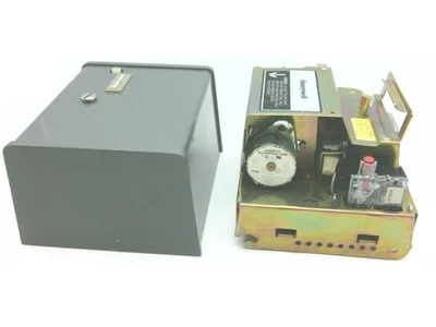 Honeywell R4140M1046 Burner Control [New]