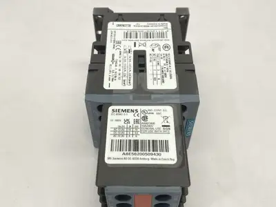 USED SIEMENS POWER CONTACTOR 3-POLE 2NO 2NC 7A 3KW / 400V 24VDC