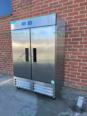 USED NORLAKE NSWDF492SSS/0A WHITE DIMOND SERIES DOUBLE DOOR FREEZER - 20°C, 49 CU. FT.