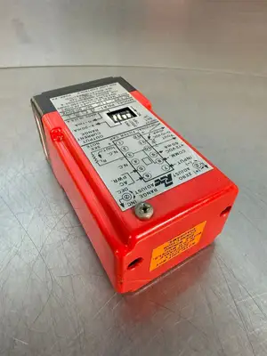 Red Lion PRA1-3021 Controls Signal Converter Ac Pwr 115Vac 50/60Hz (9.3.5)
