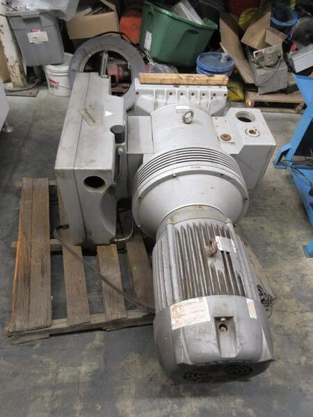 Used RIETSCHLE VM4100TR Vacuum Pumps | TNT Industrial #399640