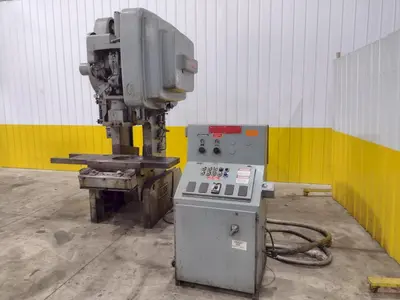 60 TON BLISS MODEL #C-60 OBI STAMPING PUNCH PRESS 8" STROKE: STOCK #23462