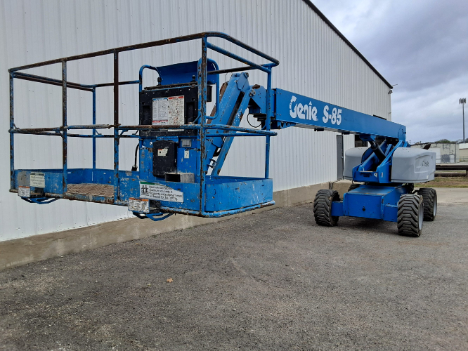 USED 2015 Genie S-85