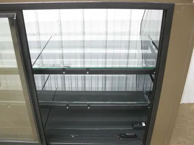 142-1055 Hill Phoenix 5’ Remote Curved Glass Full Service Bakery Cooler Case