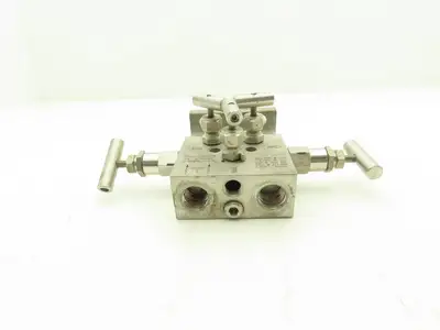 Swagelok SS-V5NBF8-FL-G-SG 5 Valve Instrument Manifold SS Ball Tip 1/2" NPT