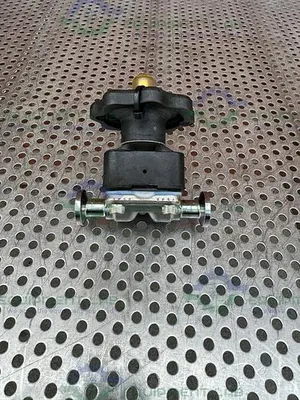USED ITT PURE FLO .5-316L-RA15MAX-CWP150 BALL VALVE W/ 1.2" SANITARY FITTING