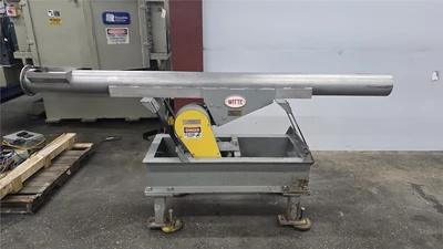 Witte Feeder Table