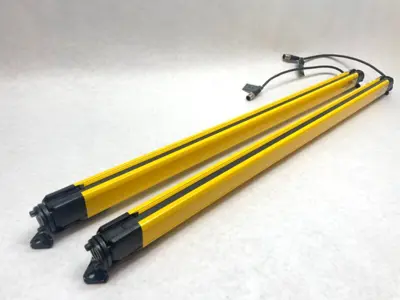 USED KEYENCE GL-R79F LIGHT SAFETY CURTAIN SET