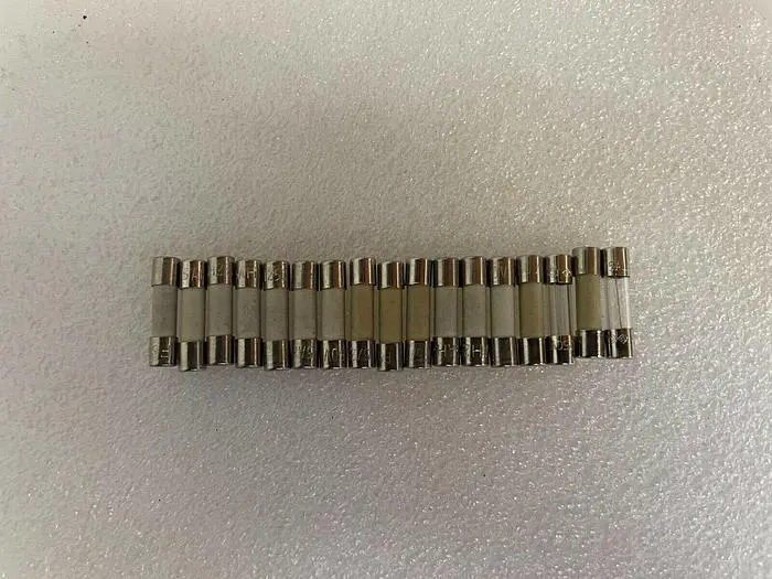 10601043 5ah250 fuse QTY 17