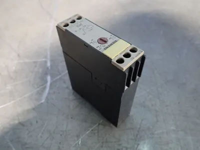 USED SIEMENS 7PU57 200AJ20