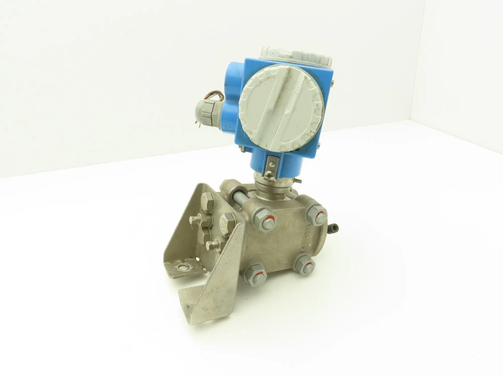 Endress Hauser PMD235-KH4A9EH1D HART Pressure Transmitter -4 to 4"H2O 2400psi