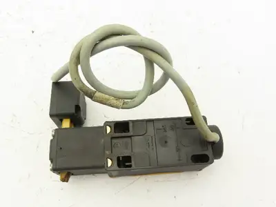 Eaton LS4/S11-S/I/ZB/X Safety Position Switch Snap Action Interlock 1NO 1NC