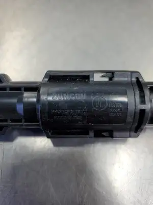 Suncon F4C-38L Photovoltaic FuseHolder, E364333. 4E-2