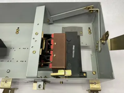 USED WESTINGHOUSE, CUTLER-HAMMER FUSIBLE BUSWAY SWITCH 3-WIRE 3-PHASE