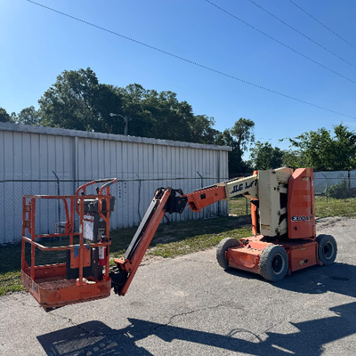 USED 2015 JLG E300AJP