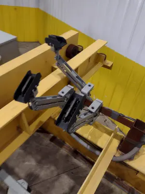 3 TON X 17’ F&G / LOAD LIFTER UNDER-SLUNG POWERED CRANE: STOCK #22971