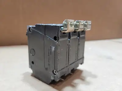 15 Amp, 3 Pole, 240 Volt Circuit Breaker THHQB32015
