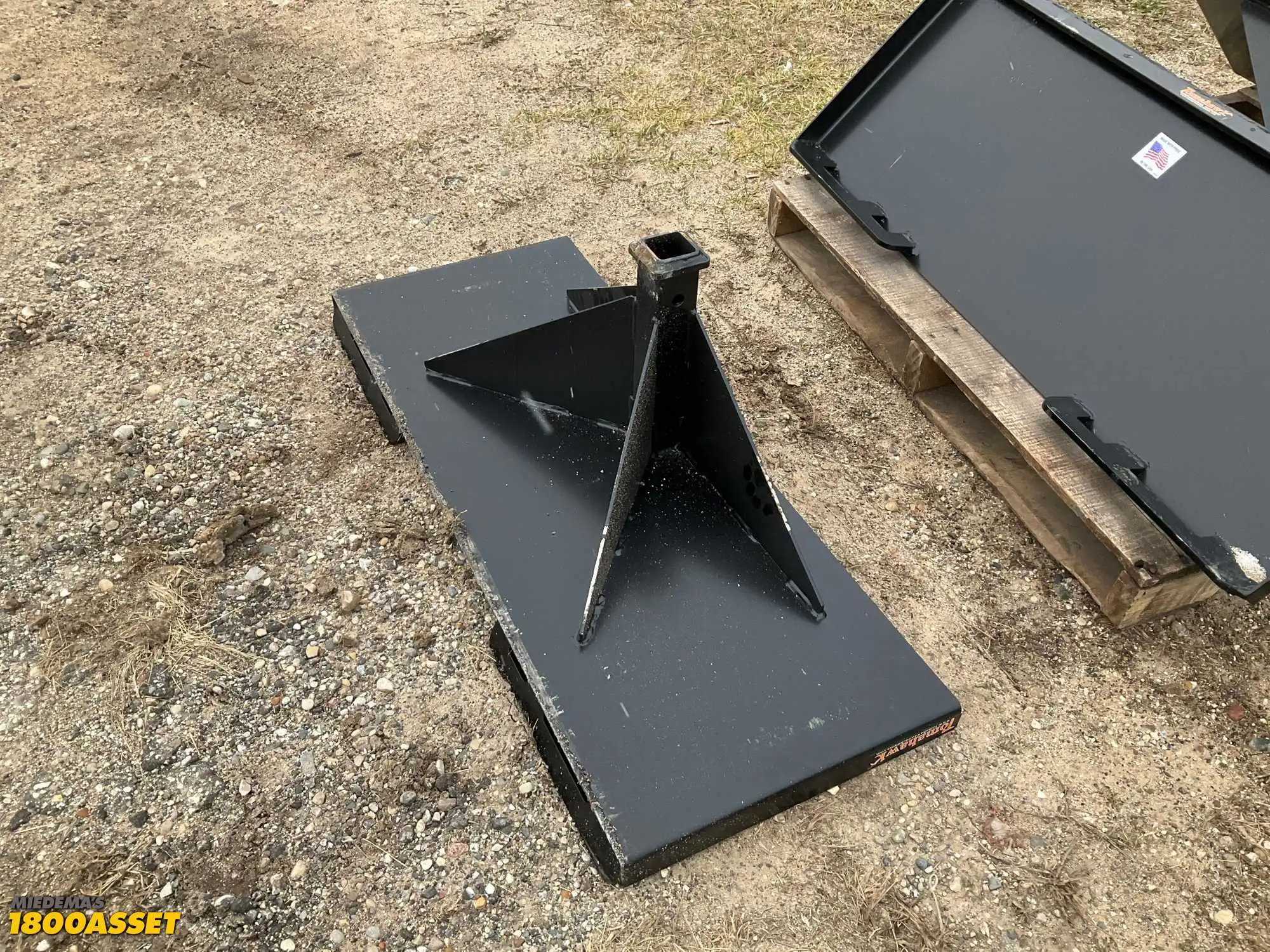 New Tomahawk trailer spotter 2” hitch receiver skid steer attachment, skid steer quick attach