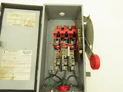 Cutler-Hammer Heavy Duty Safety Switch Enclosure 60A 600V 3Ph Nema 12
