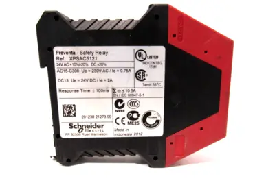 USED SCHNEIDER ELECTRIC XPSAC5121 SAFETY RELAY