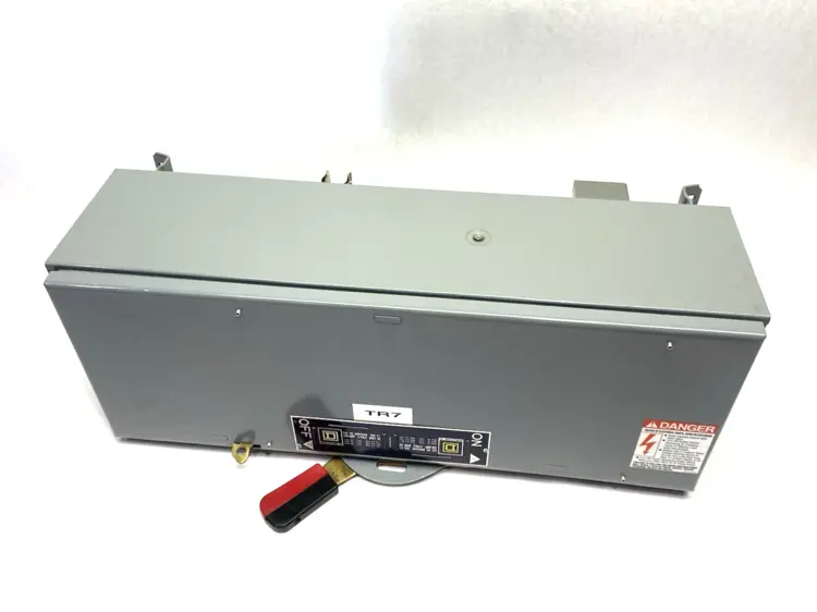 Used SQUARE D BY SCHNEIDER ELECTRIC SER. E1 FUSIBLE PANELBOARD SWITCH UNIT 3-POLE 200A Relays & Switches | Maverick Industrial Sales #1101832
