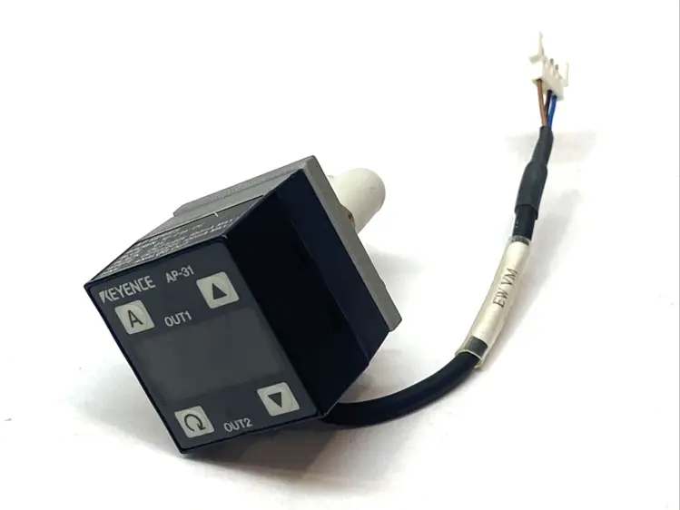 Used KEYENCE Two-Color Digital Display Pressure Sensor Unit 12-24VDC Sensors Michigan US | Maverick Industrial Sales #1392618