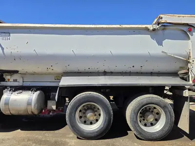 USED 2013 PETERBILT 384