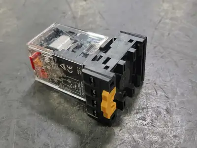 NEW OMRON MKS2PIN