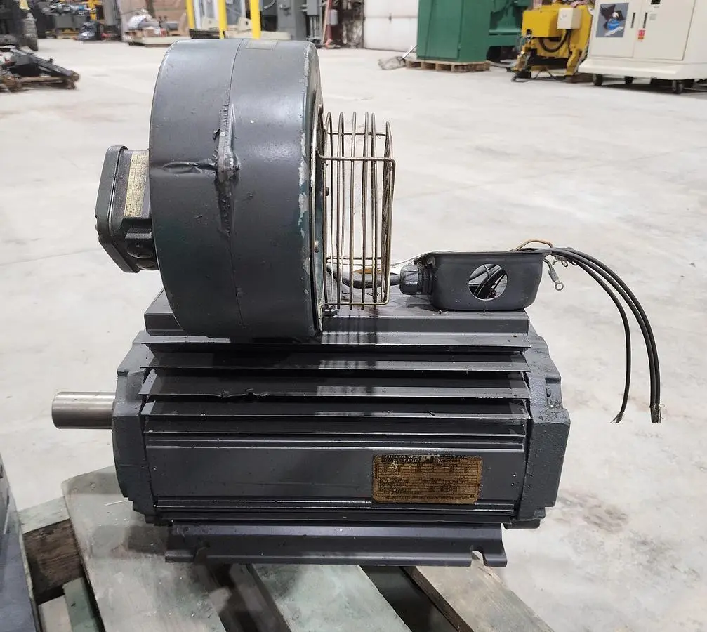 Reliance Electric HM415338 3 Phase 1740 / 2590 RPM 32 AMP 460 V 25 HP Motor