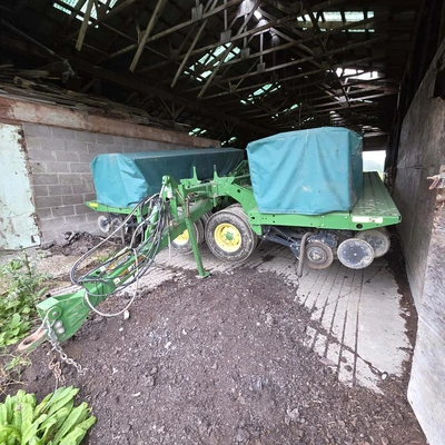 JOHN DEERE 455 Grain Drill | Iron Listing (1)