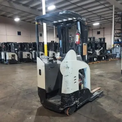 USED 2016 CROWN RR5725-45
